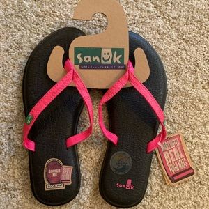 NWT Sanuk Flip Flops